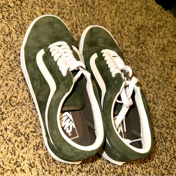 Vans Shoes - NEW Vans Old Skool Size 9 Woman Hunter Green Suede